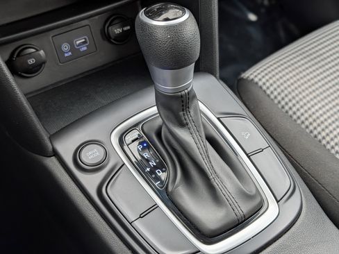 Used 2021 Hyundai Kona SE w/ Cargo Package image 16