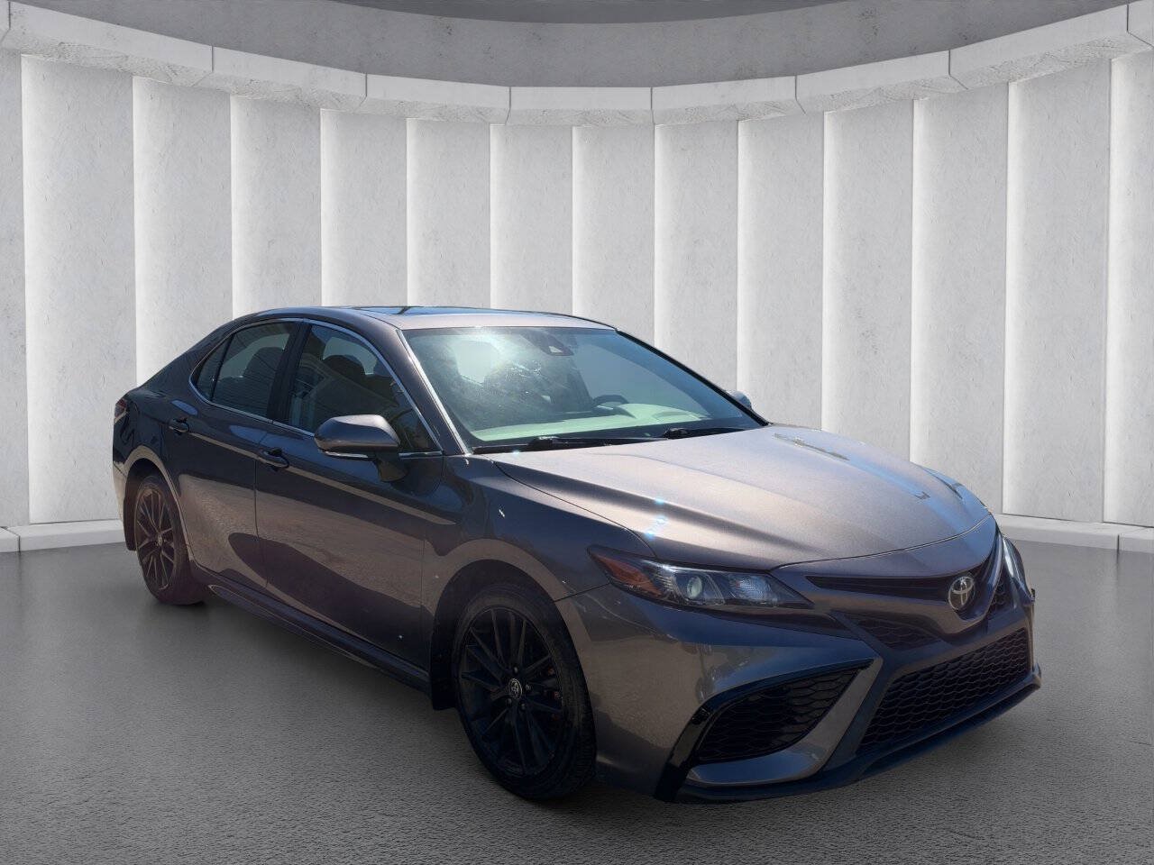 Used 2022 Toyota Camry SE w/ Cold Weather Package FWD image 7