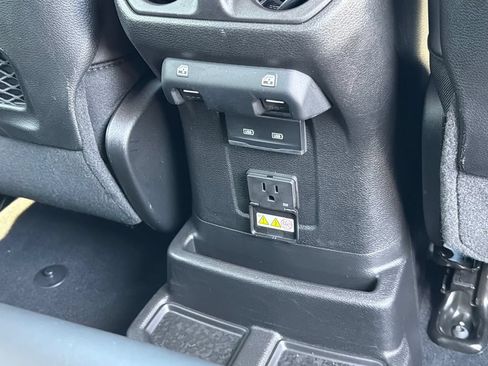 Used 2024 Jeep Wrangler High Altitude AWD/4WD image 17