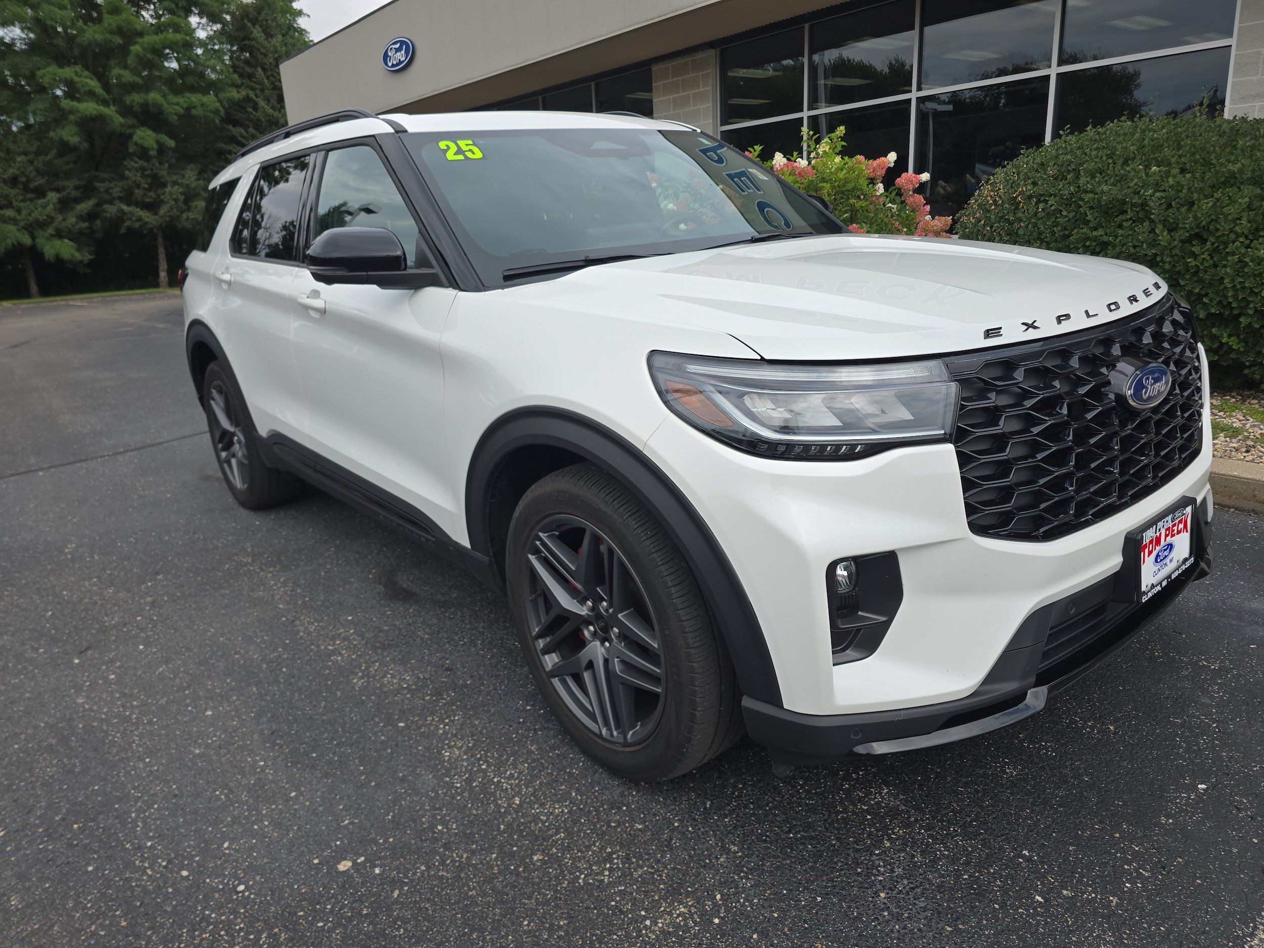 Used 2025 Ford Explorer ST AWD/4WD image 1