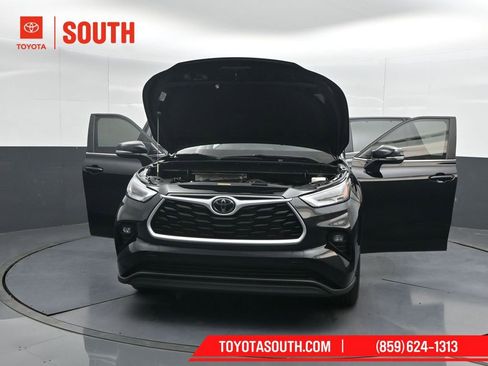 Used 2024 Toyota Highlander XLE image 54
