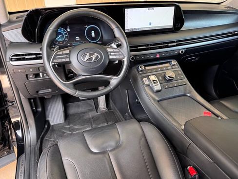 Used 2023 Hyundai Palisade Limited FWD image 2