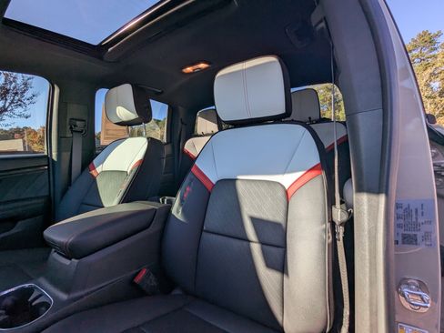 Used 2023 GMC Canyon AT4X image 9