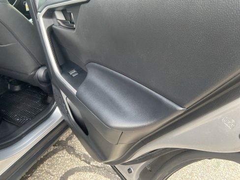 Used 2022 Toyota RAV4 LE image 26