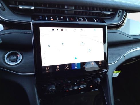 New 2024 Jeep Grand Cherokee Limited 4xe w/ Luxury Tech Group II image 19