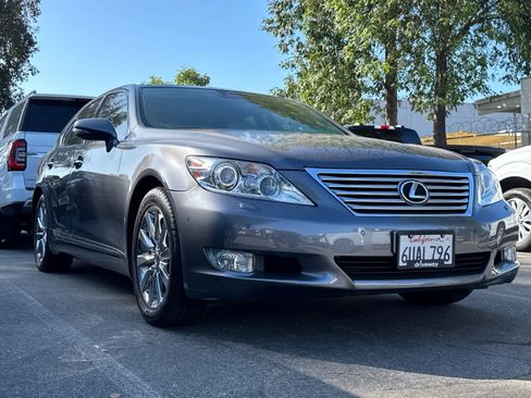 Used 2012 Lexus LS 460 w/ Comfort Pkg RWD image 3
