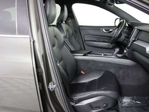 Used 2020 Volvo XC60 T5 Momentum w/ Protection Package Premier image 29