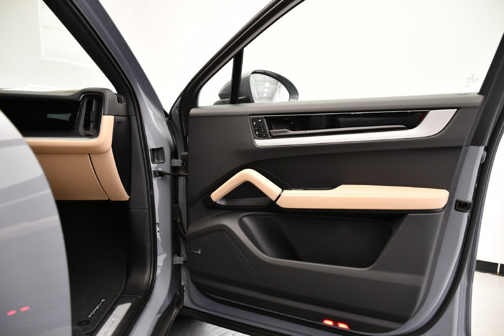 Certified 2026 Porsche Cayenne Coupe AWD/4WD image 50