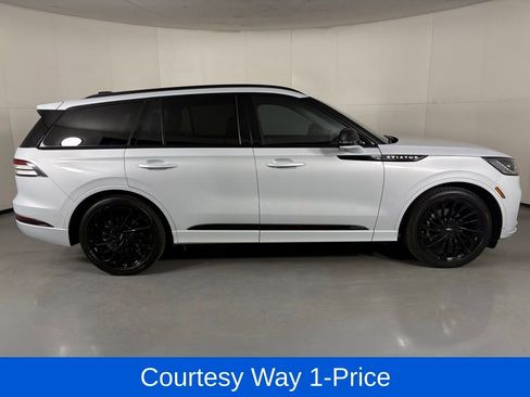 Used 2025 Lincoln Aviator Reserve w/ Equipment Group 201A AWD/4WD image 12