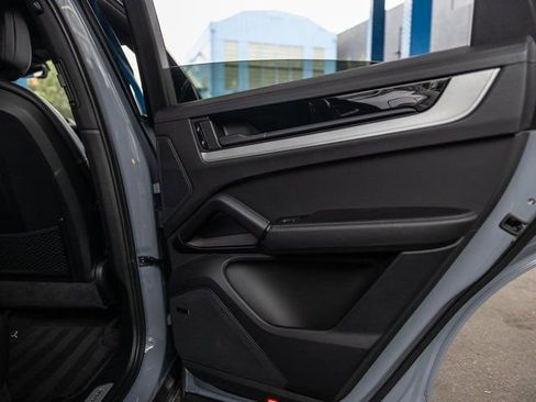 Certified 2025 Porsche Cayenne Coupe image 42