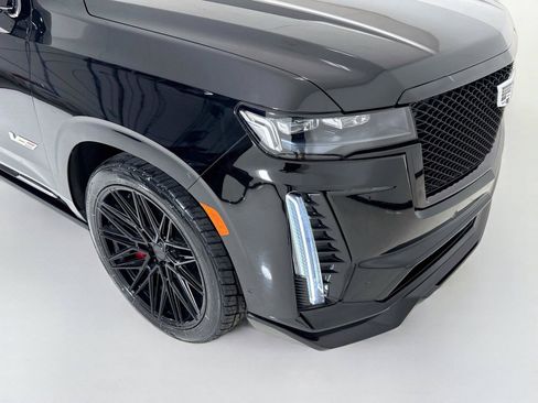 Used 2023 Cadillac Escalade V w/ LPO, ONYX Package AWD/4WD image 39