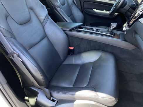 Used 2021 Volvo XC60 T5 Momentum FWD image 10