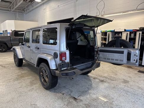Used 2017 Jeep Wrangler Unlimited Sahara image 13
