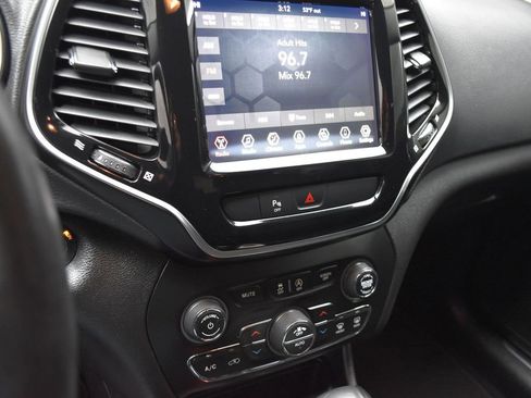 Used 2019 Jeep Cherokee Limited AWD/4WD image 11