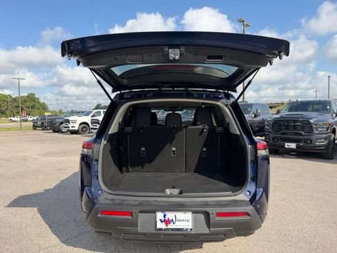 Used 2024 Nissan Pathfinder SV FWD image 8