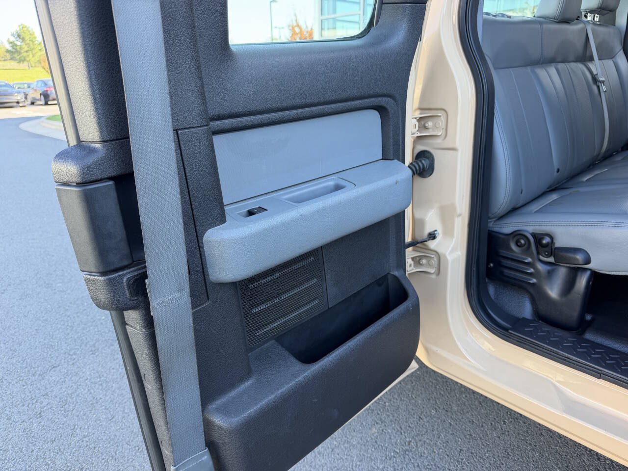 Used 2014 Ford F150 XL w/ Equipment Group 101A Mid AWD/4WD image 28