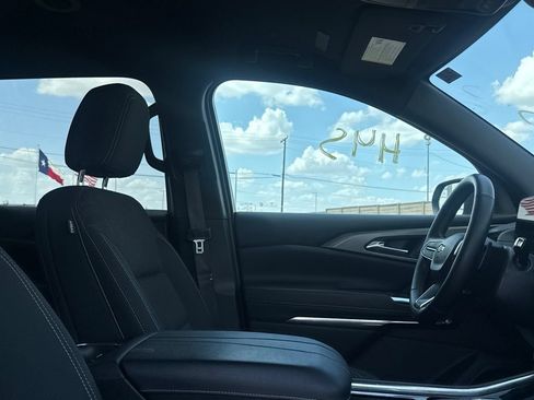 Used 2025 Chevrolet Traverse LT AWD/4WD image 30