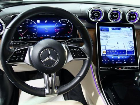 Used 2025 Mercedes-Benz GLC 300 4MATIC image 6