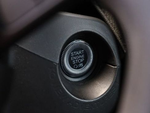 Used 2023 Jeep Renegade Latitude AWD/4WD image 14