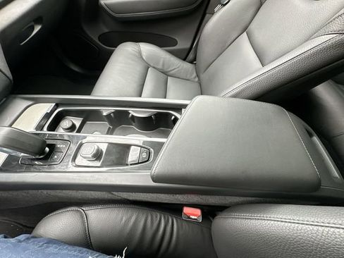 Used 2025 Volvo XC60 B5 Plus image 27