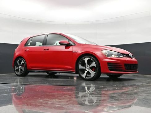 Used 2016 Volkswagen Golf 4-Door FWD image 41