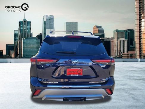 New 2026 Toyota Highlander Platinum image 4