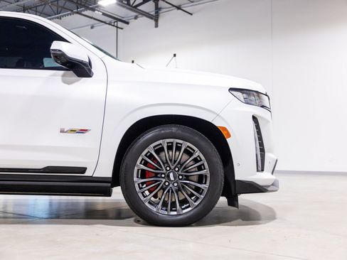 Used 2024 Cadillac Escalade V AWD/4WD image 22