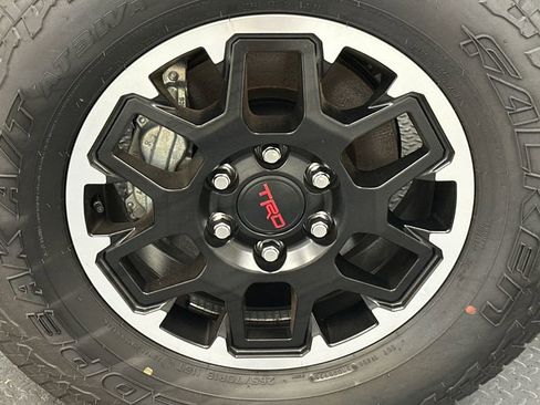 New 2025 Toyota Tacoma TRD Off-Road AWD/4WD image 19