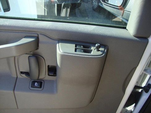 Used 2024 GMC Savana 2500 w/ Driver Convenience Package image 7