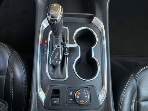 Certified 2020 Chevrolet Traverse LT w/ Driver Confidence II Package image 15