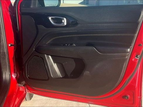 Used 2023 Jeep Compass Limited image 28