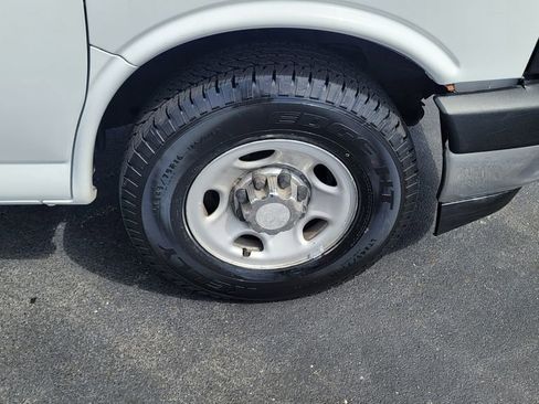 Used 2017 GMC Savana 2500 RWD image 16