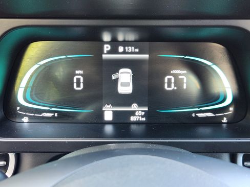 Certified 2025 Hyundai Elantra SE FWD image 10