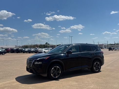 Certified 2025 Nissan Rogue SV FWD image 9