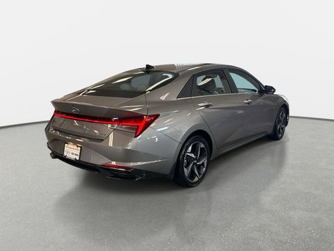 Used 2023 Hyundai Elantra Limited image 5