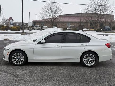 Used 2018 BMW 320i xDrive Sedan w/ Premium Package image 5