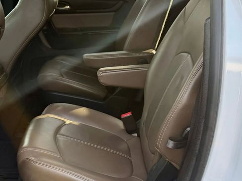 Used 2016 GMC Acadia SLT w/ Open Road Package image 10