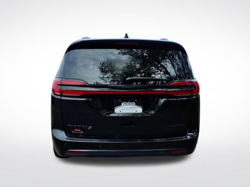 Used 2026 Chrysler Pacifica Limited w/ S Appearance Package FWD image 4