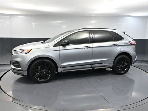 Used 2024 Ford Edge SE w/ Black Appearance Package AWD/4WD image 11
