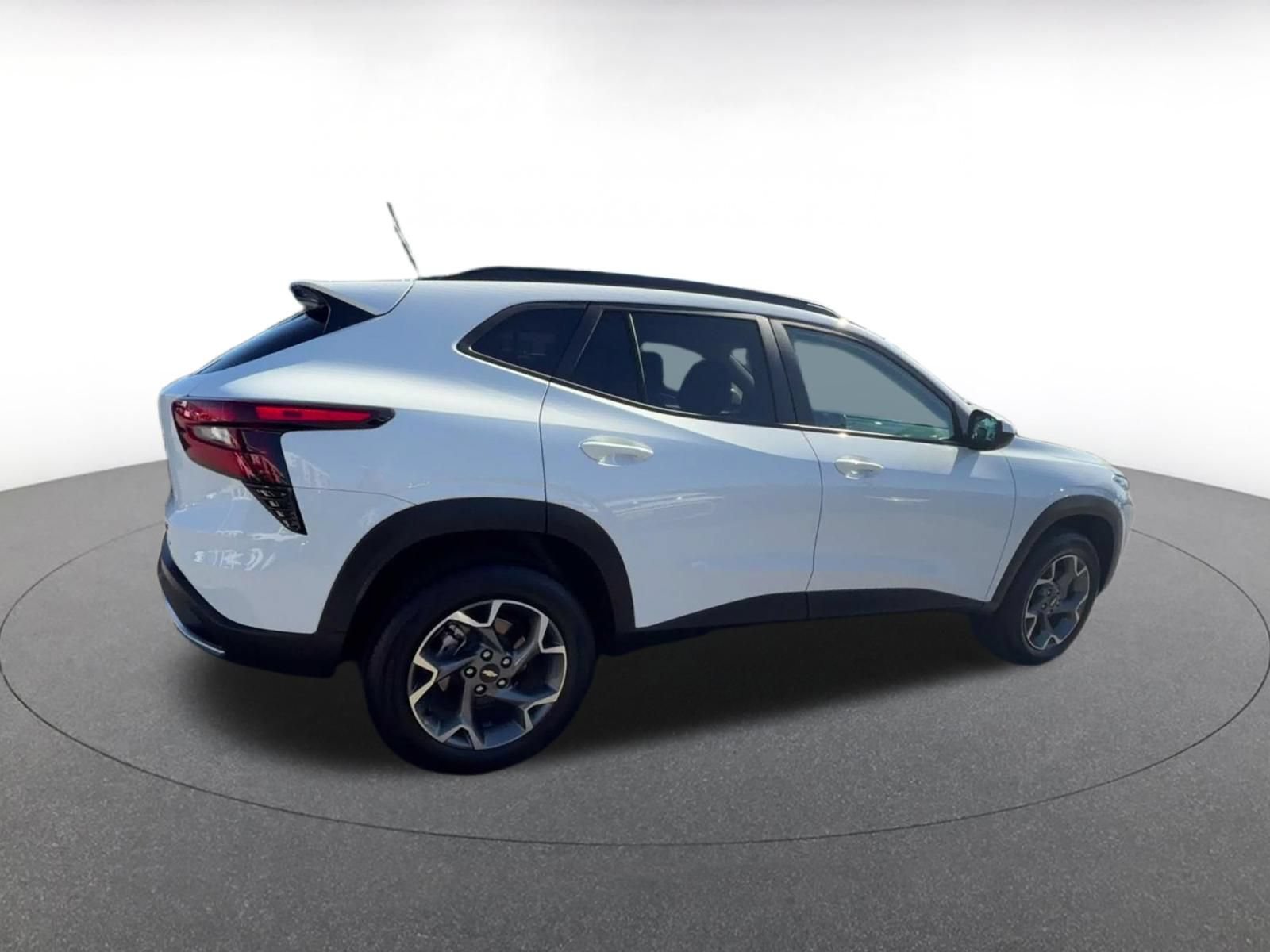 Used 2025 Chevrolet Trax LT w/ LT Convenience Package FWD image 13