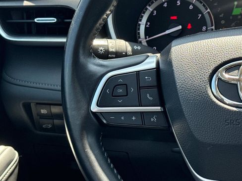 Used 2022 Toyota Highlander XLE image 11