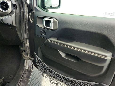 Used 2019 Jeep Wrangler Unlimited Sahara AWD/4WD image 25