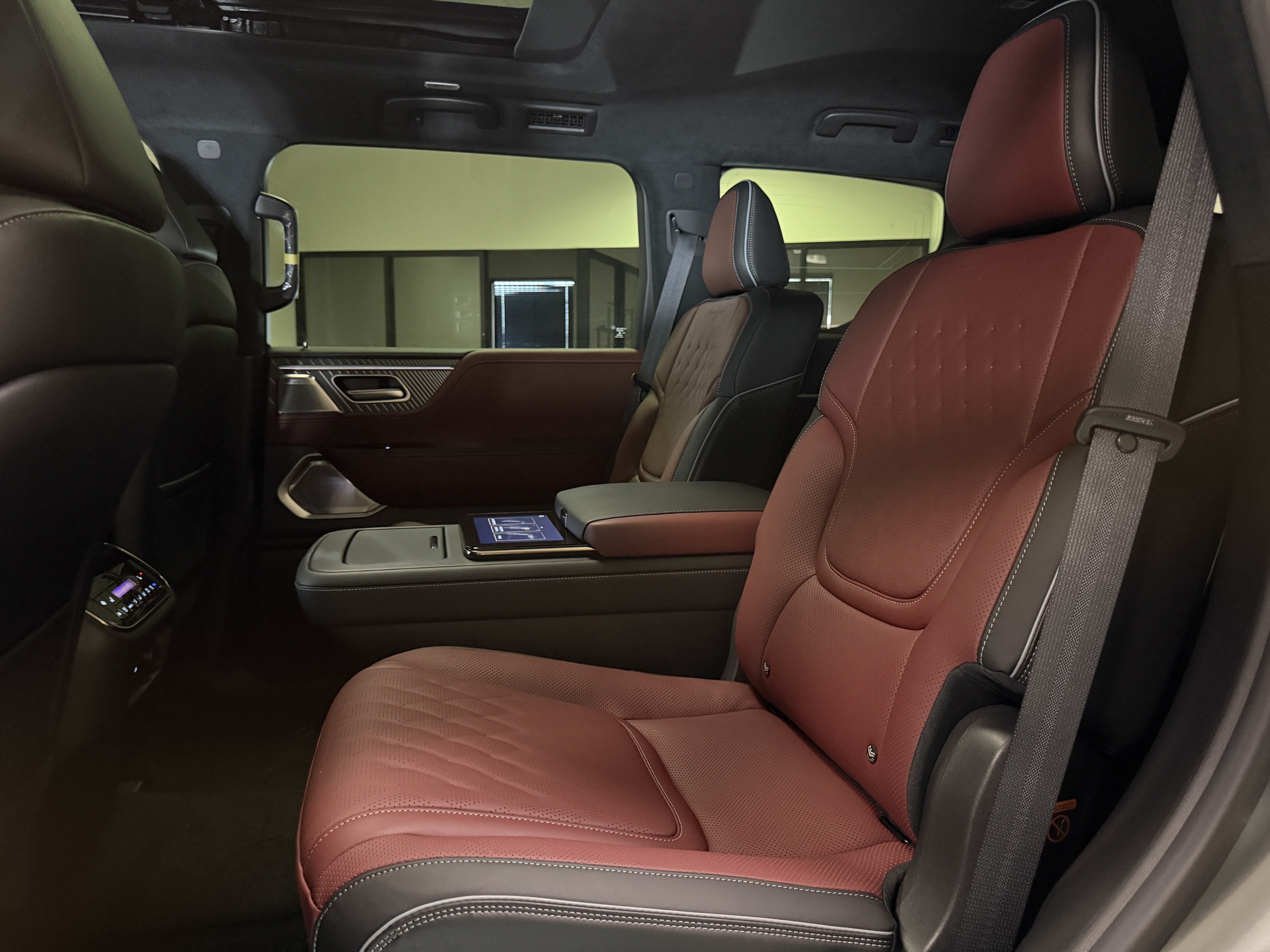 New 2026 INFINITI QX80 Autograph w/ Premium Cargo Package AWD/4WD image 17