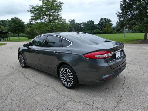 Used 2018 Ford Fusion SE w/ Fusion SE Technology Package FWD image 7