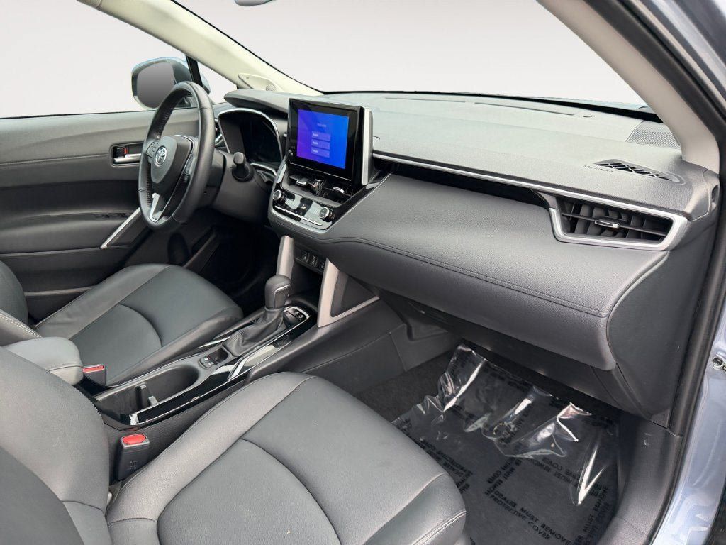 Used 2023 Toyota Corolla Cross XLE w/ Convenience Package AWD/4WD image 26