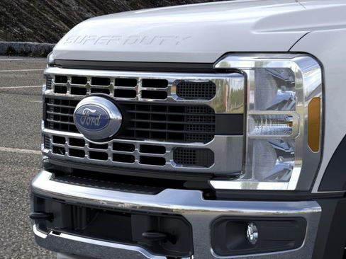 New 2025 Ford F450 XL w/ XL Chrome Package image 17
