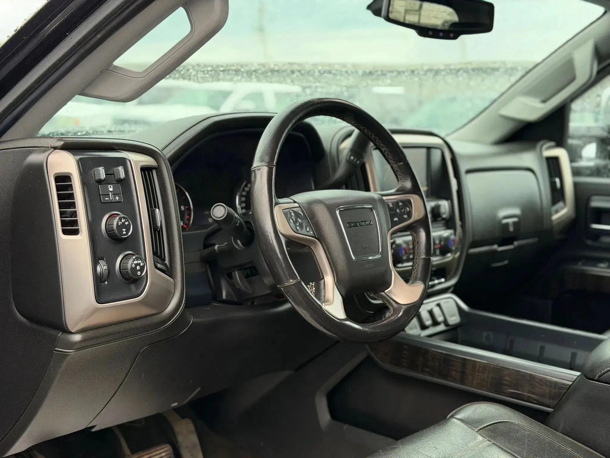 Used 2015 GMC Sierra 2500 Denali w/ Driver Alert Package AWD/4WD image 10