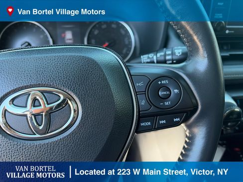 Used 2021 Toyota RAV4 XLE w/ Convenience Package AWD/4WD image 14