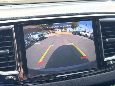 Used 2021 Chrysler Pacifica Touring-L image 17