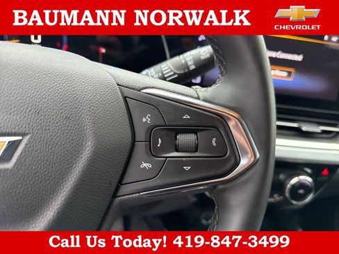 Used 2025 Chevrolet Trax LT w/ LT Convenience Package FWD image 14